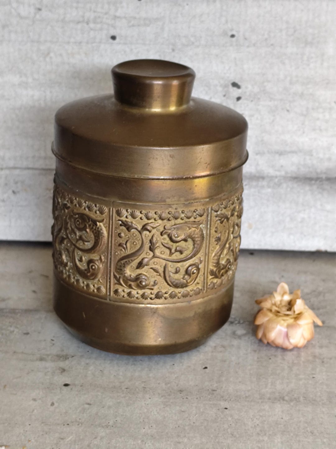 ◆◆専用◆◆ 古い時代の真鍮開閉蓋付きの煙草陳列用ガラス瓶 アンティーク真鍮のタバコ入れ - Etsy 日本