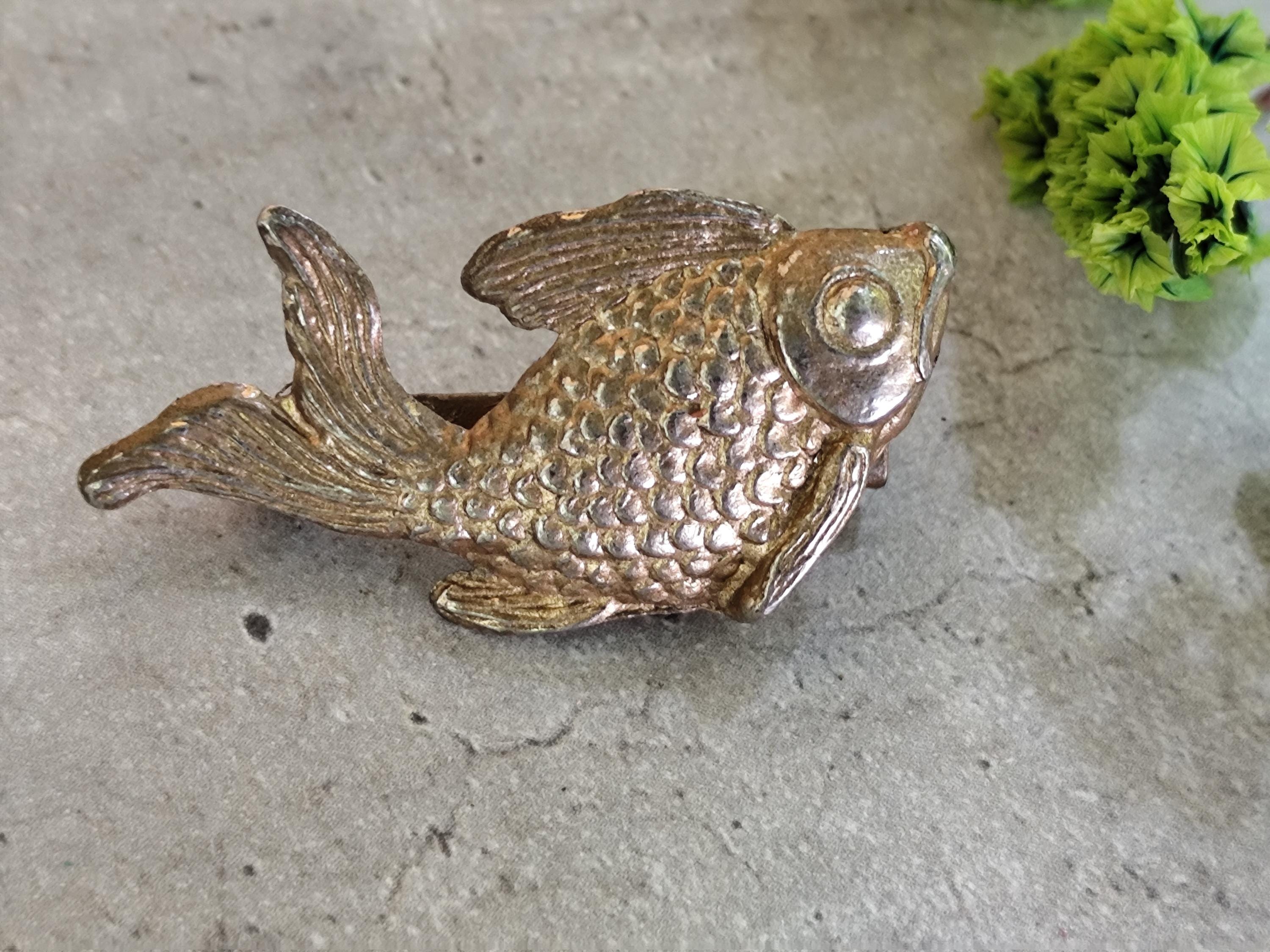 Broche Poisson En Métal Doré Avec Oxydes - Style Années 70, Occasion