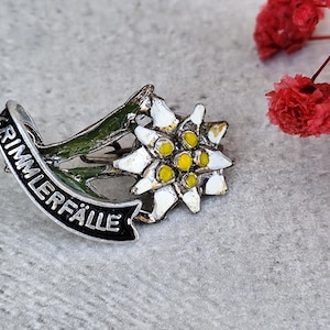 antique flower Edelweiss bakélite brooch