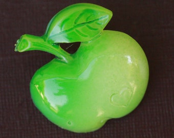 Vintage green apple brooch Léa Stein