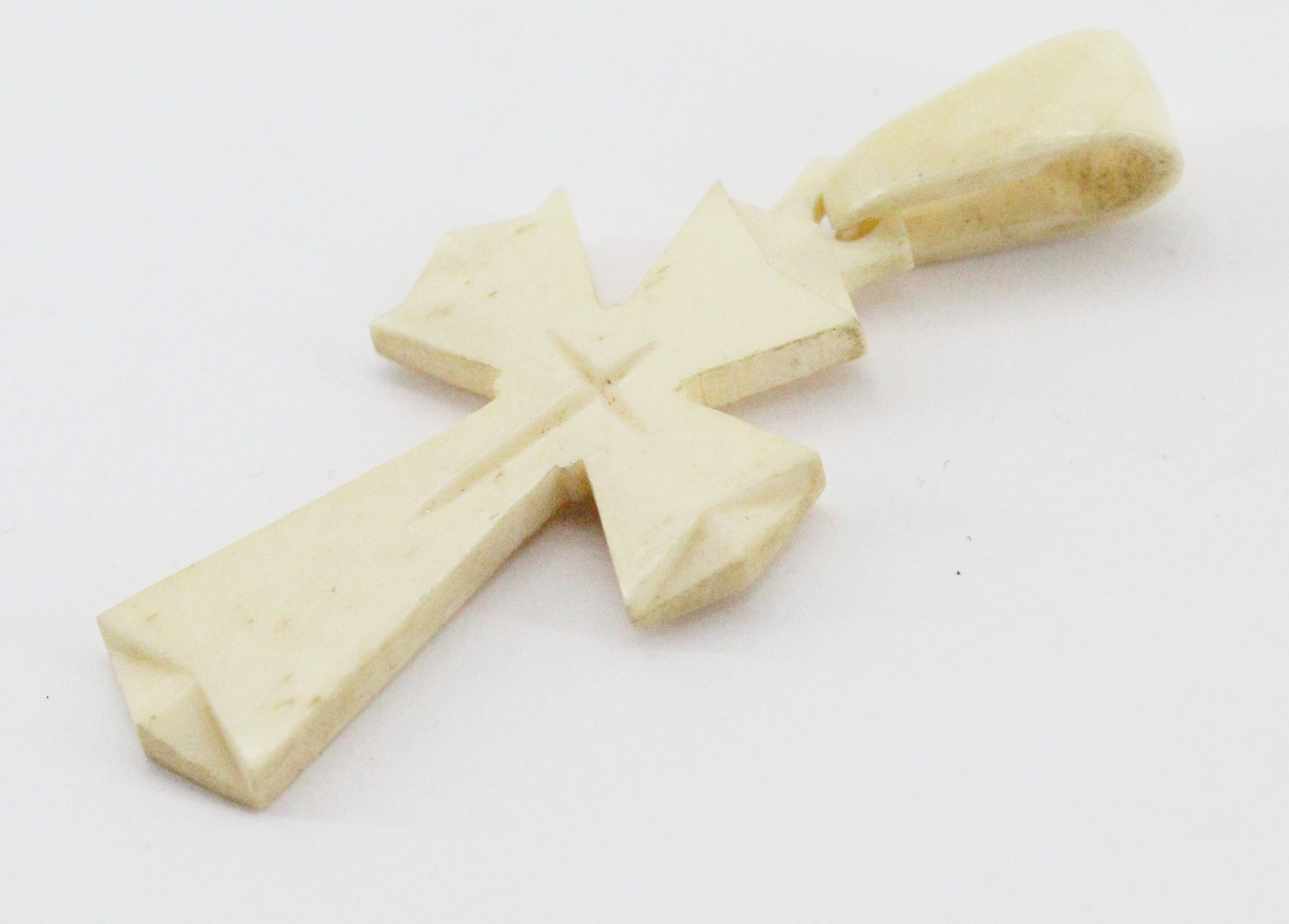 Rare Ancien Pendentif Croix en Bakelite