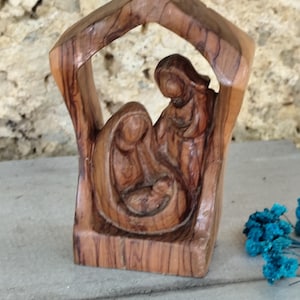 religiöse Statue der Heiligen Familie aus Olivenholz