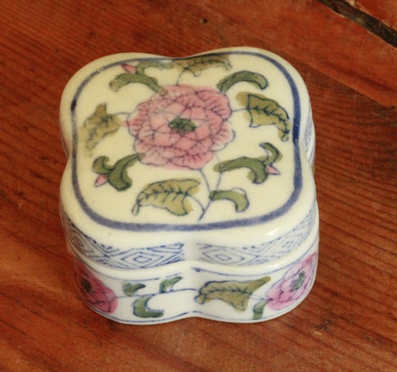 vintage flower ceramic jewel box  - image 1