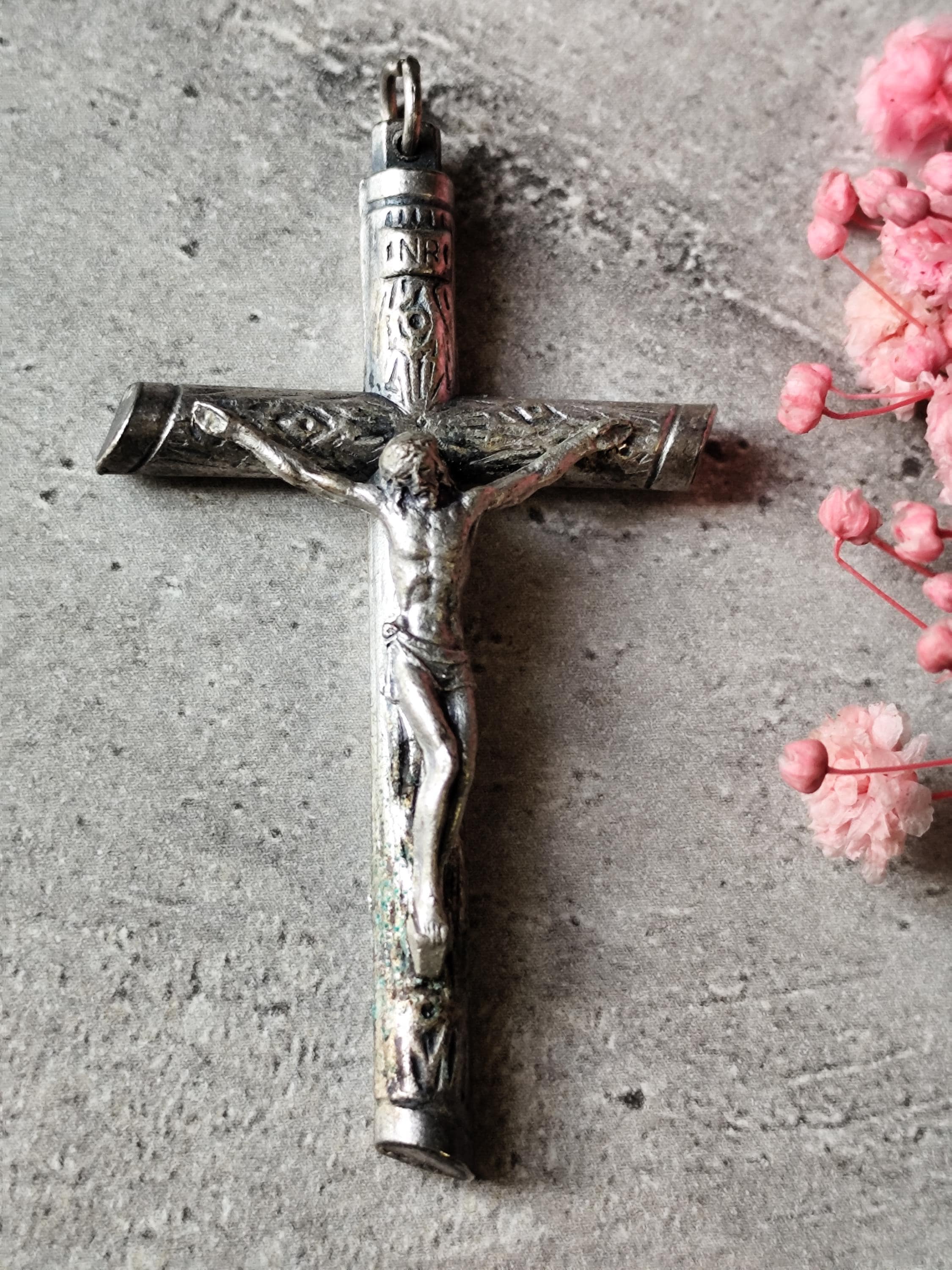Pendentif Croix Ancien En Métal Doré Et Verre Coloré - Vers 1910 - Occasion - Bijou Vintage