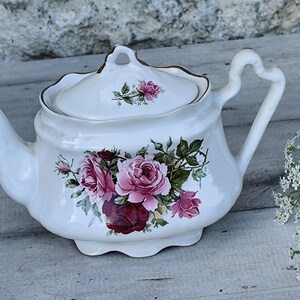 Vintage Arthur Wood tekanna 6304, Staffordshire, England, engelska rosor och guldkant, Cottagecore blomstermönster