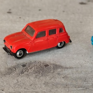 Norev Miniatures 1/86 – Renault Dauphine Rouge – Modèle 4 (Occasion)