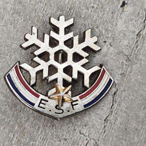 Broche Vintage Ski 1974 - Ancienne - Occasion