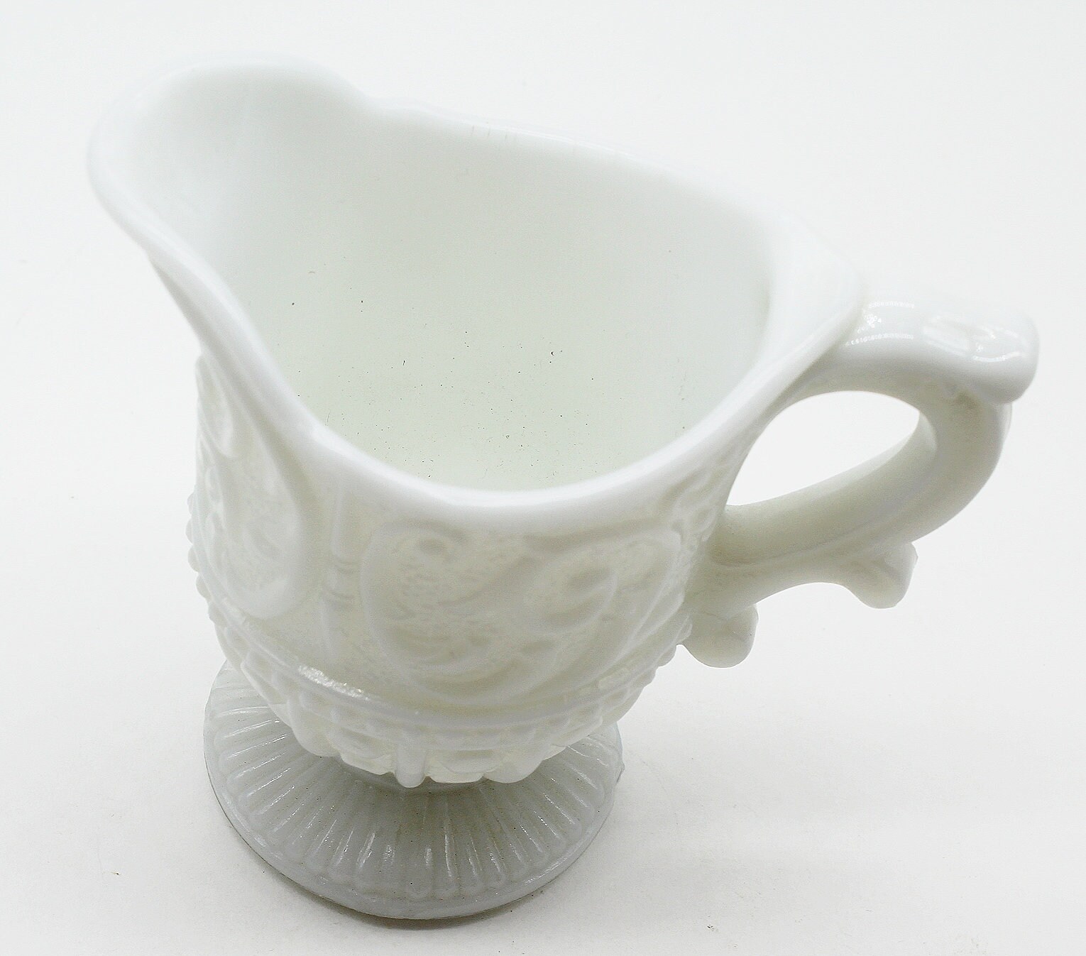 Rare Saucier en Opaline Blanche