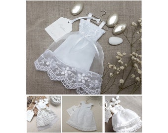 Pochon dragées personnalisé, mariage, baptême, communion, lot de 10 petites robes baptême , modèle Princesse