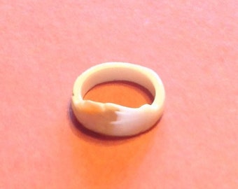 Vintage Carved Shell Feather Ring Size 6 1/4