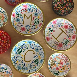 Custom Initial Floral Hand Painted Trinket Dish Jewelry Ring Dish Clay Decor Party Favor Birthday Bridesmaid Wedding Pottery Gift Engagement
