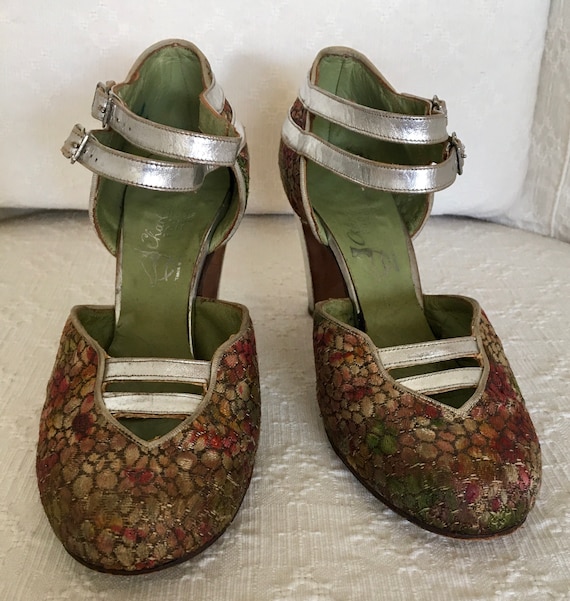 Beautiful pair of 1930s lamé evening shoes