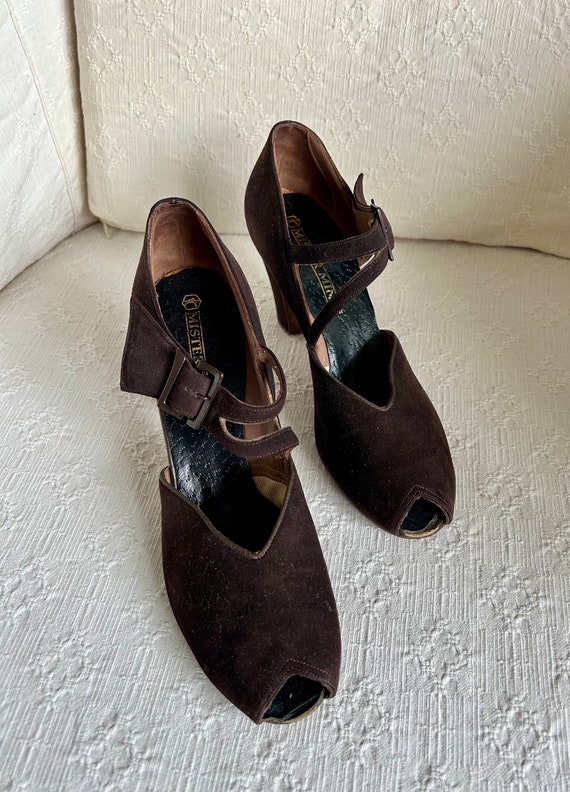 1930s PeepToe shoes in brown suede - image 2