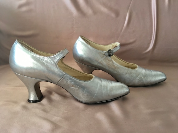 1920s silver leather evening shoes