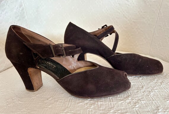 1930s PeepToe shoes in brown suede - image 3