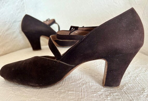 1930s PeepToe shoes in brown suede - image 5