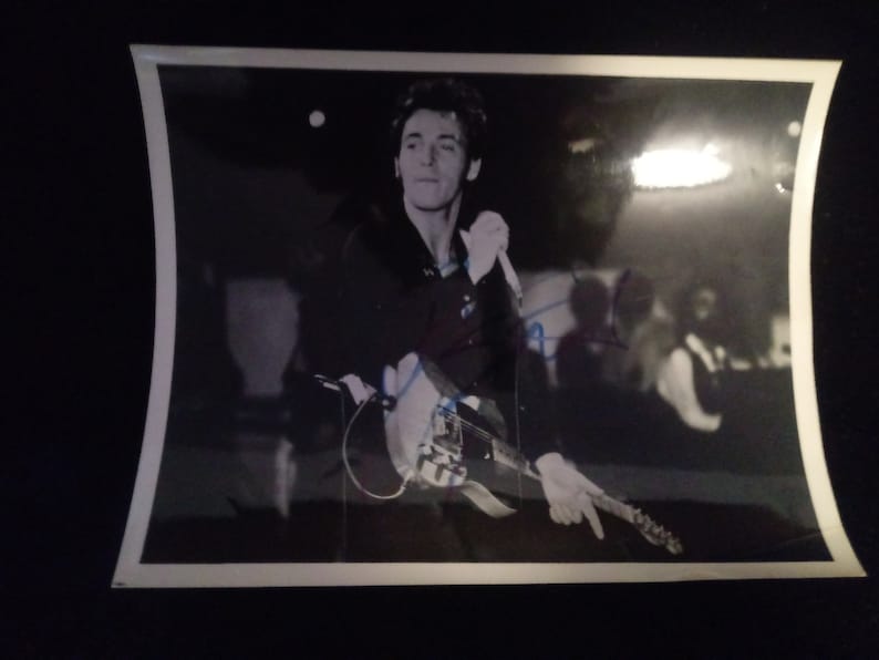 Beautiful 8*10 Bruce Springsteen origanal photo shot and signed autographed