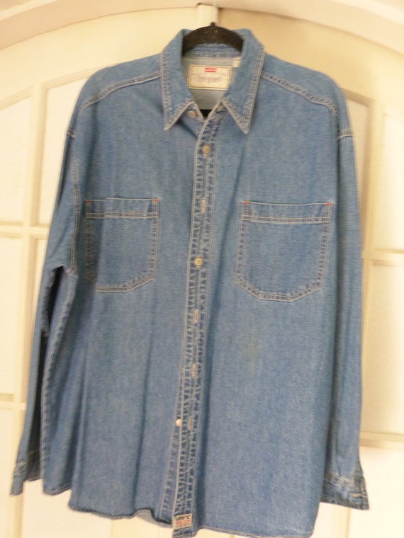 1990's Vintage Levis Denim Shirt in Men's Large