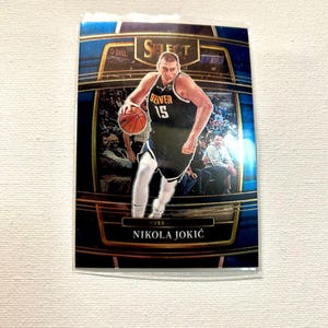 Carte de basket-ball - Nikola Jokic n° 82 - Bleu - Nuggets de Denver - Carte Panini Select 2021 - Non classé - Livraison gratuite à partir de 10 dollars d'achat