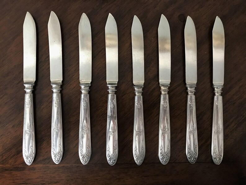 1847 Rogers Bros Floral pattern silverplate Holiday tableware Collectable Set of 8 knives Vintage silverplate knives Vintage fish knives