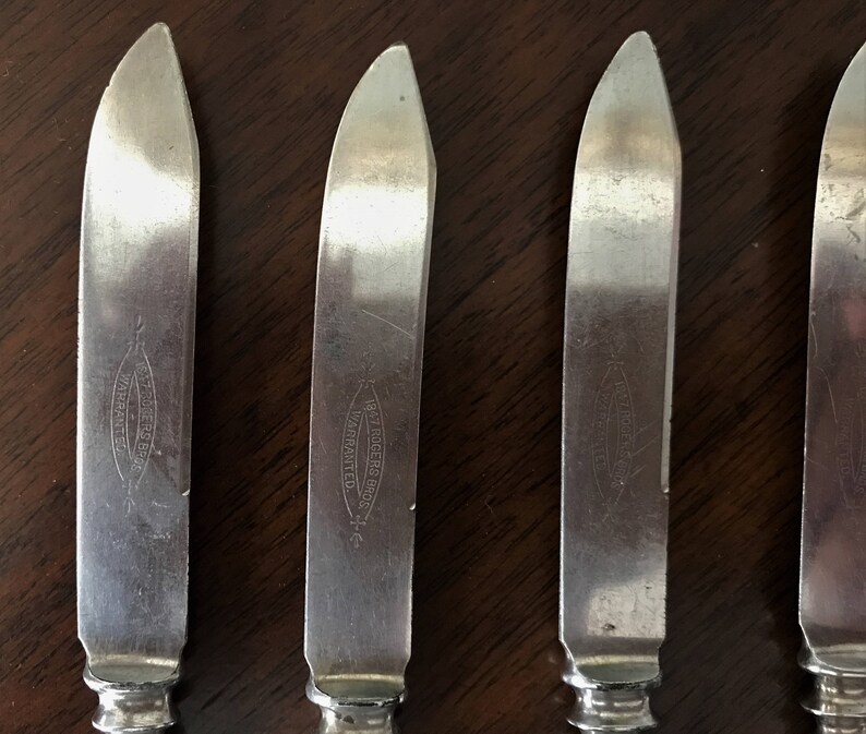 1847 Rogers Bros Floral pattern silverplate Holiday tableware Collectable Set of 8 knives Vintage silverplate knives Vintage fish knives
