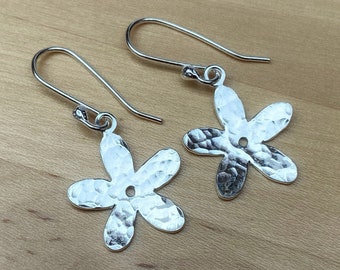 Silver flower daisy earrings, hand made in the U.K. Hammered finish five petalled flower