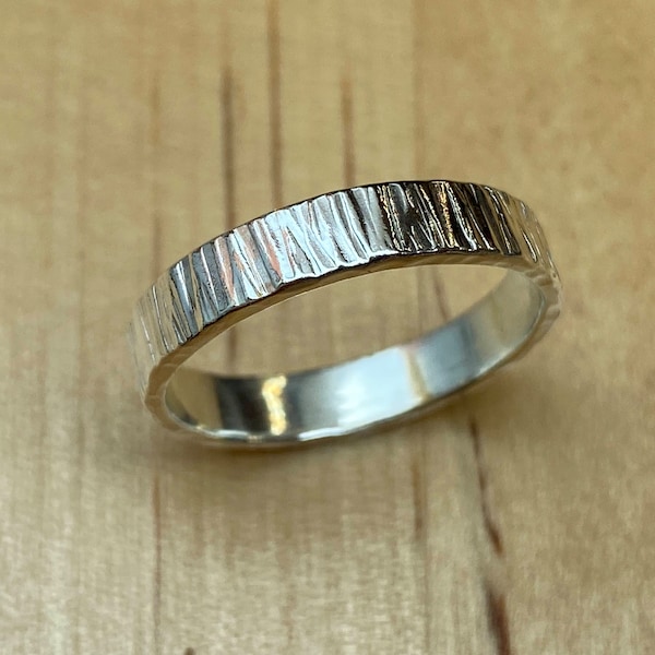 Argent sterling, écorce d'arbre, texture du bois, anneau de bande, anneau d'empilage, anneau de mariage, fabriqué à la main au Royaume-Uni, argent écologique