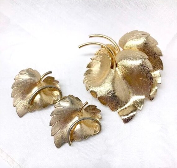 Autumn Leaves Earrings14 KT Gold Plate Leaf Earrings New Old Stock New Vintage Jewelry