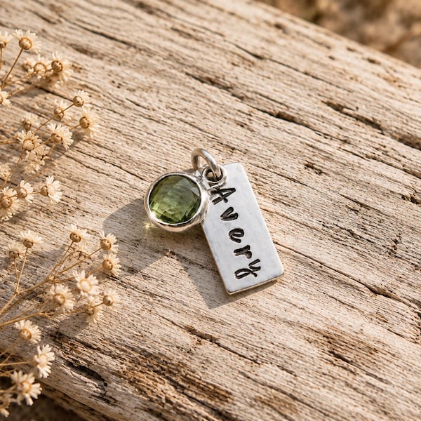 Dije de nombre con piedra de nacimiento de plata esterlina / Colgante con etiqueta personalizada