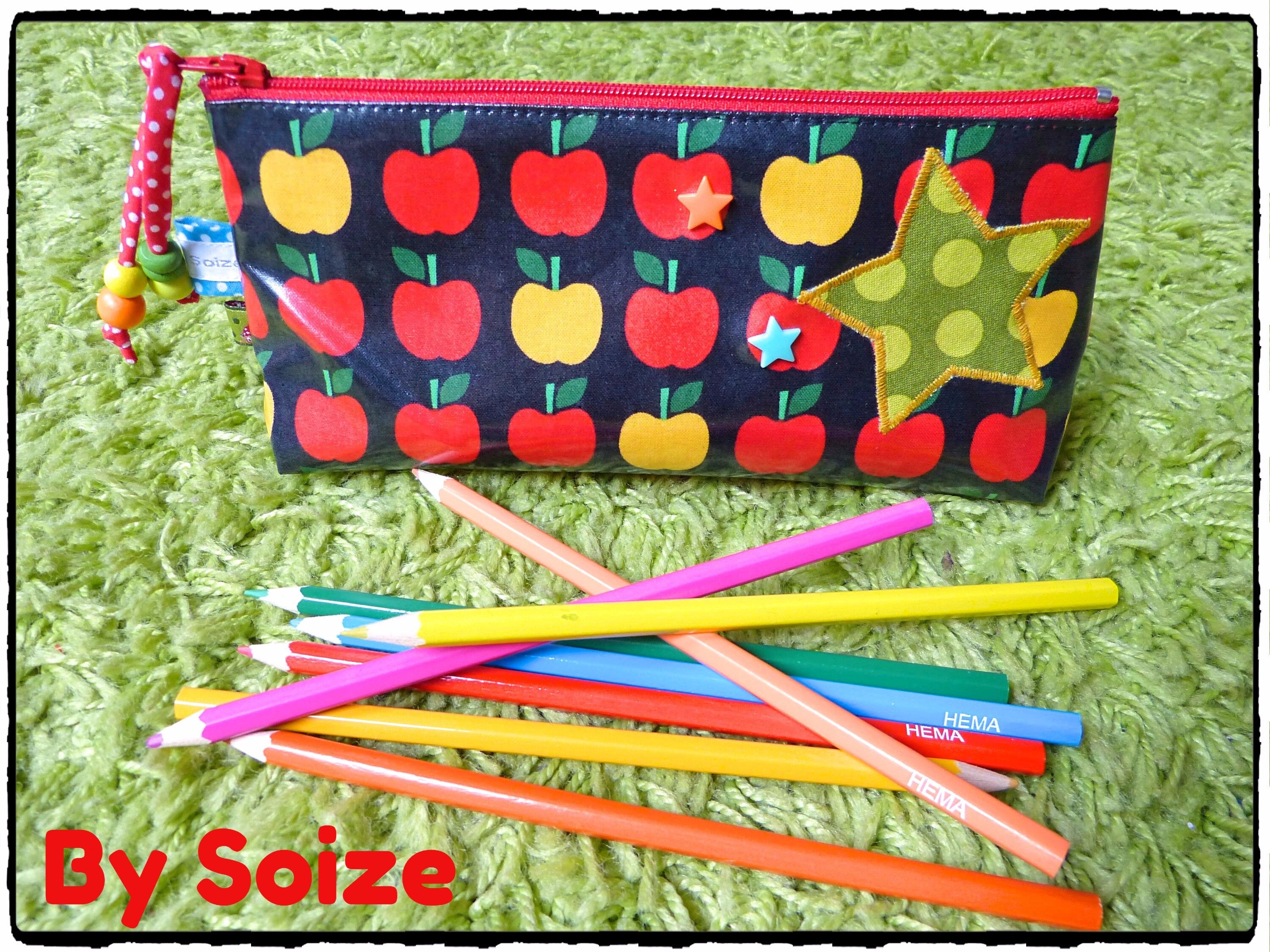 Trousse d'écolier Forme Triangulaire Motifs Pommes