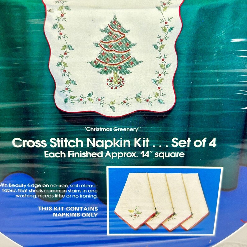 Vintage Paragon "Christmas Greenery" Cross Stitch Napkin Kit Set Of 4 bild 3
