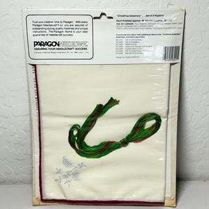 Vintage Paragon "Christmas Greenery" Cross Stitch Napkin Kit Set Of 4 bild 4