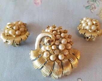 Rhinestone Brooch and Matching Clip Earrings, Faux Pearls, Gold Tone, Vintage