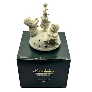 Department 56 Snowbabies Music Box Trimming Tree Vintage 2003 Plays O&#39;Tannenbaum