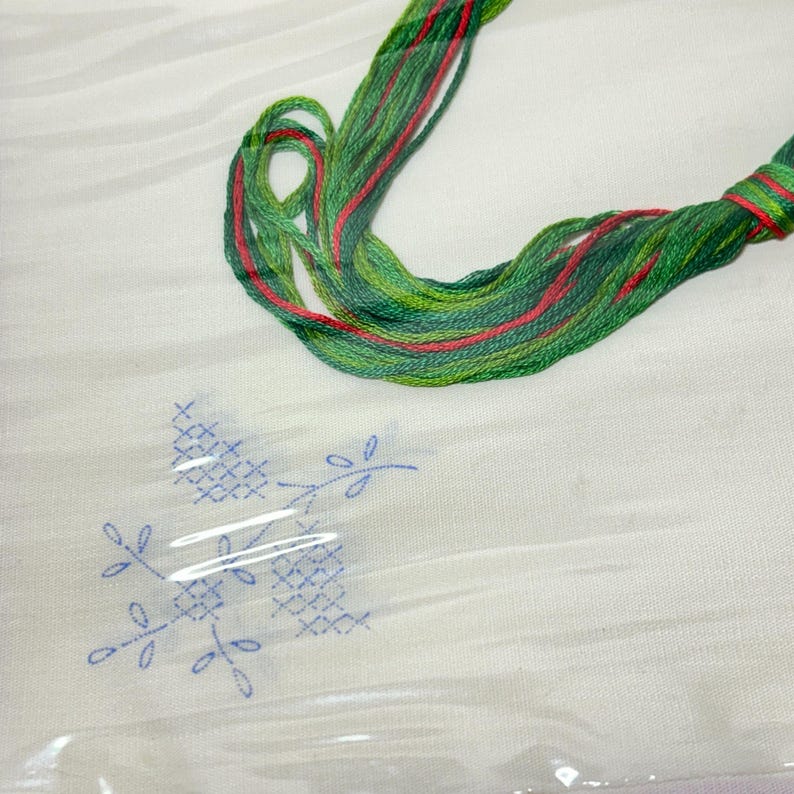 Vintage Paragon "Christmas Greenery" Cross Stitch Napkin Kit Set Of 4 bild 5