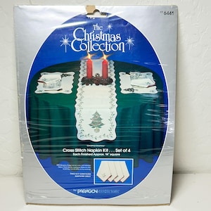 Vintage Paragon "Christmas Greenery" Cross Stitch Napkin Kit Set Of 4 bild 1