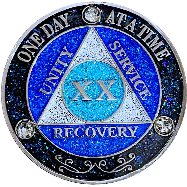 AA 20 Year Crystals & Glitter Medallion, plaqué argent couleur, arc-en-ciel noir, paillettes bleues et trois cristaux clairs, recouvert d’époxy