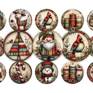 Puede incluir: Una colección de ilustraciones redondas con temática navideña. Cada una presenta un diseño festivo diferente, que incluye una cabaña, un reno, un cardenal, velas, Papá Noel, un pesebre, un árbol de Navidad, un muñeco de nieve y un bastón de caramelo. Las ilustraciones son de estilo vintage.