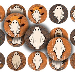 Może przedstawiać: Kolekcja okrągłych wzorów o tematyce Halloween, przedstawiających kreskówkowe duszki w różnych pozach. Wzory umieszczono na pomarańczowych i ciemnoszarych tłach z postarzanymi teksturami, w tym nietoperzami, księżycami i wzorami kwiatowymi.