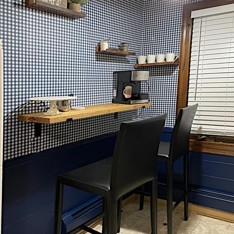 Farmhouse Floating Shelf: Solid Pine Wall Mounted Table with Black L Brackets imagem 3