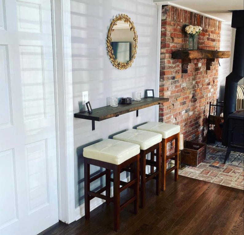Farmhouse Floating Shelf: Solid Pine Wall Mounted Table with Black L Brackets imagem 2