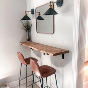 Pode incluir: Um conjunto de tr&ecirc;s canecas de cer&acirc;mica com acabamento manchado e fosco. As canecas s&atilde;o em tons de creme, cinza claro e cinza escuro. Cada caneca tem um design simples e minimalista e uma al&ccedil;a arredondada.