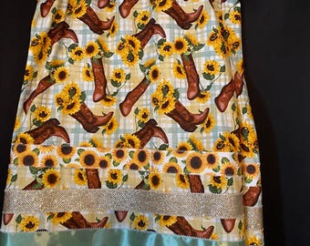 Girasol y botas vaqueras. Falda con cinta, talla pequeña/mediana, 79 cm de largo.
