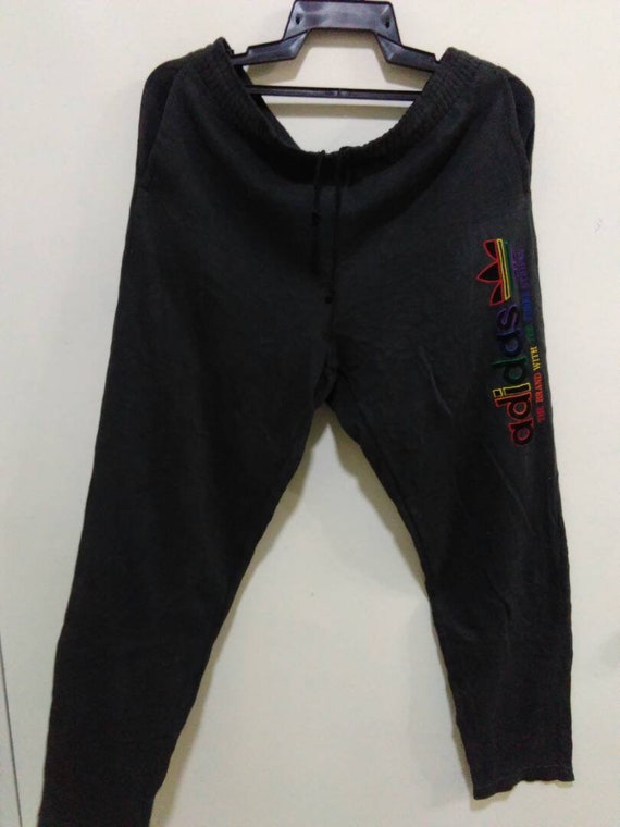 the brand with the three stripes sweatpants