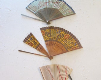 Vintage Asiatische Falten Fächer, Floral Holz & Papier (Distressed)