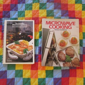 Paar Jahrgang 1979 Mikrowelle Kochen Kochbücher die Kenmore Mikrowelle Kochbuch von Ohren & Mikrowelle Kochen von Cecilia Norman Octopus