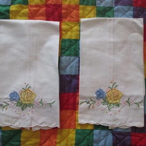 Pair of Vintage 1990s Flower Cloth Dinner Napkins Yellow Flower Blue Flower Floral Quilting Materials Embroidered Table Napkin Bouquet Grow