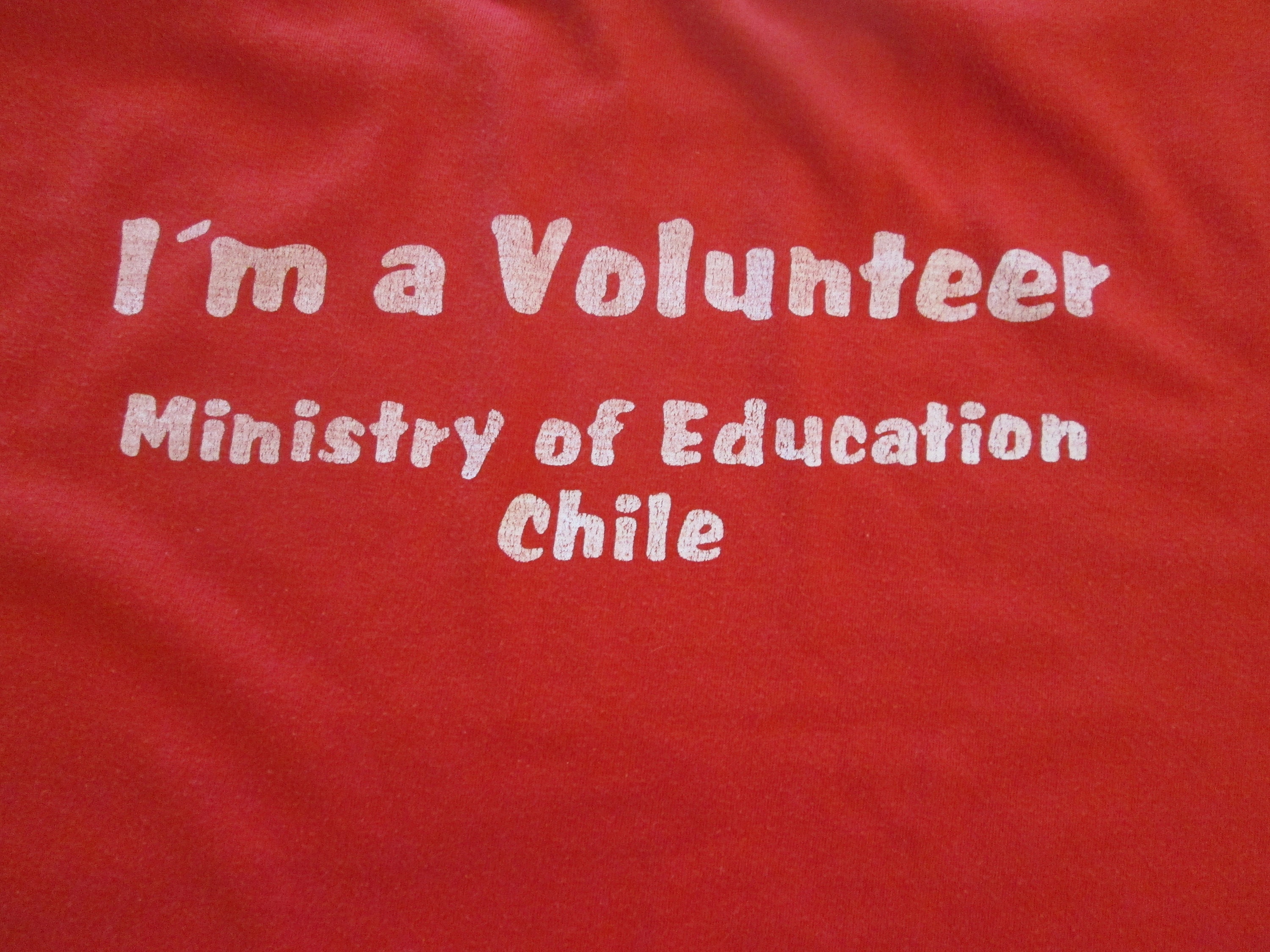 Let's Learn English! T-shirt Midriff Cutoff Gobierno De Chile I'm A ...