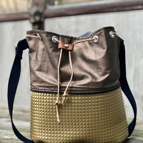 Sac seau simili cuir doré