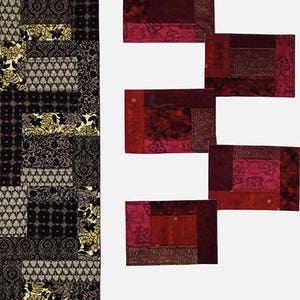 Può includere: Un set di cinque tovagliette all'americana con motivi rossi e bordeaux. Le tovagliette sono realizzate in un tessuto morbido e soffice e hanno un design a patchwork. Le tovagliette sono perfette per aggiungere un tocco di eleganza a qualsiasi tavolo da pranzo.